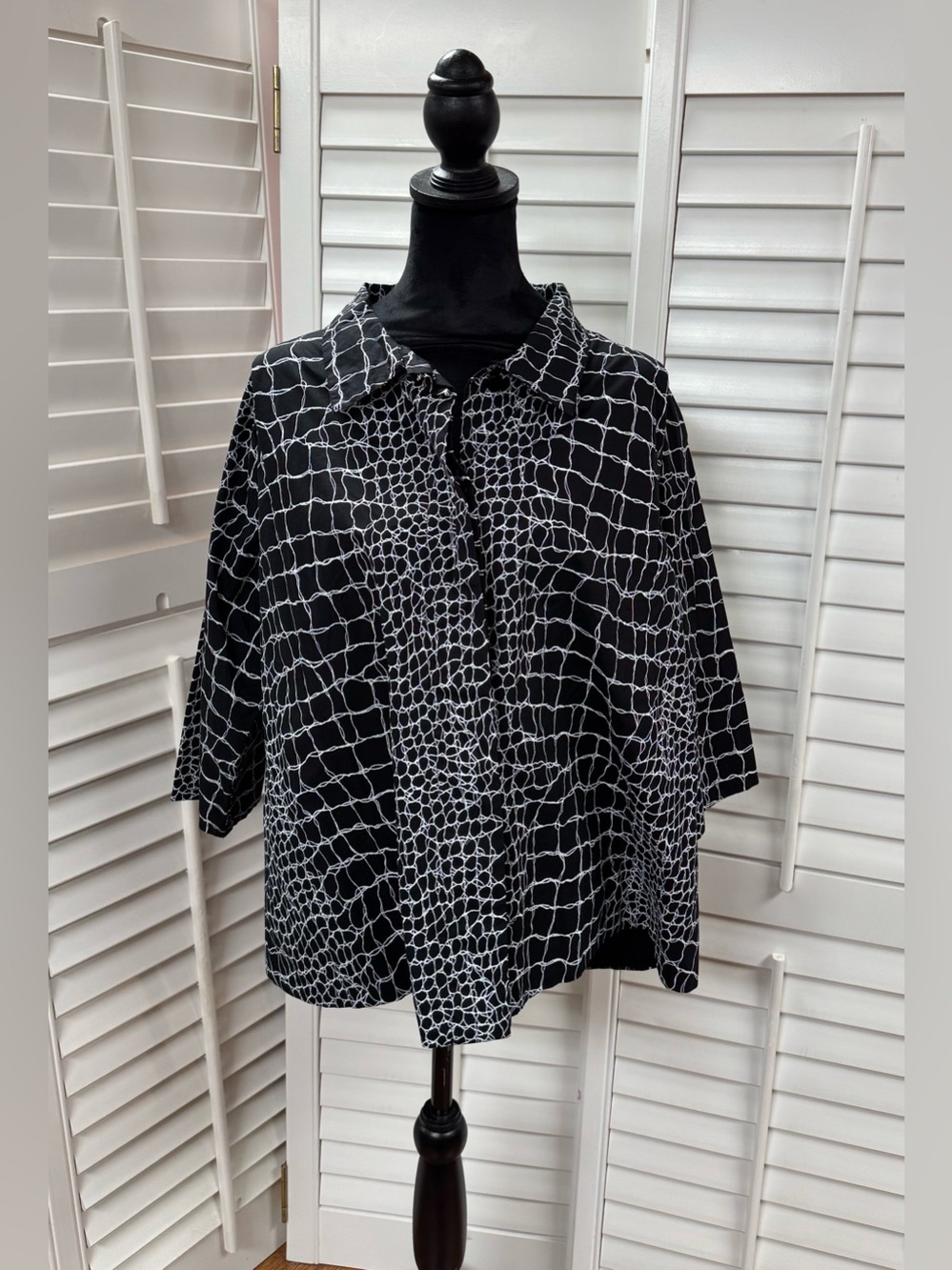 Black Button front Cropped Shirt w/ Geometric Print - Snapdragon and Twig